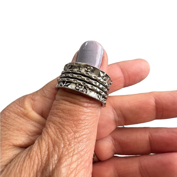 Boho Vintage Style Silver Bumblebee Wide Ring - Picture 4 of 8